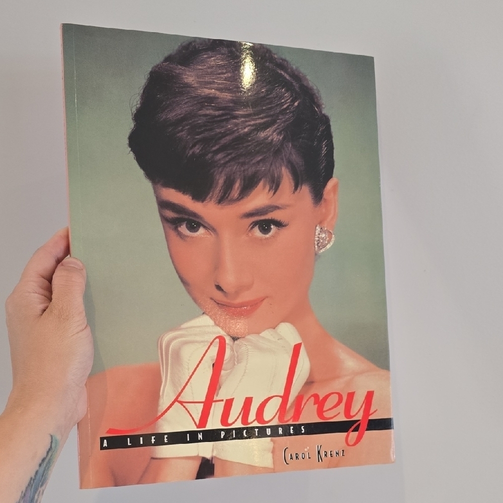 Audrey: A Life in Pictures Biography of Audrey Hepburn Vintage 1997